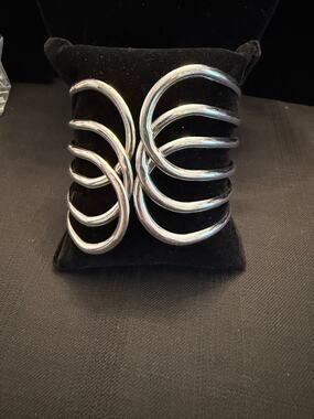 VTG Silver tone hinged cuff sculptural, geometric design warrior-style armor 8”